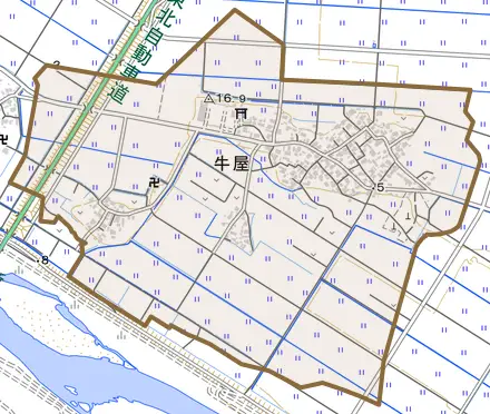 牛屋とその周辺の地図。町の範囲を重ねている