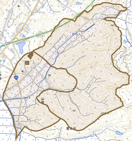 山屋とその周辺の地図。町の範囲を重ねている
