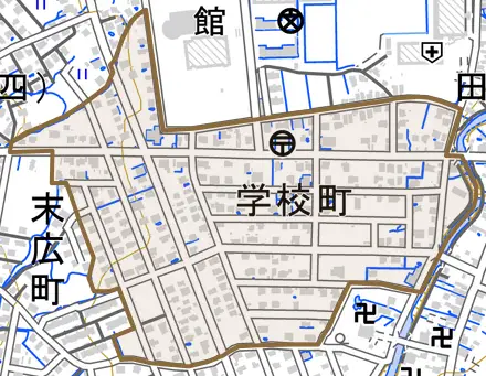 学校町とその周辺の地図。町の範囲を重ねている