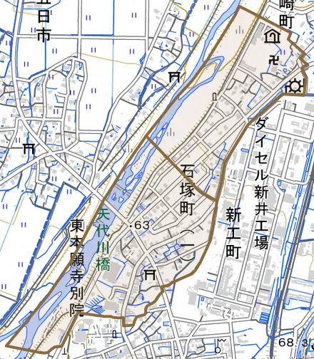 石塚町とその周辺の地図。町の範囲を重ねている