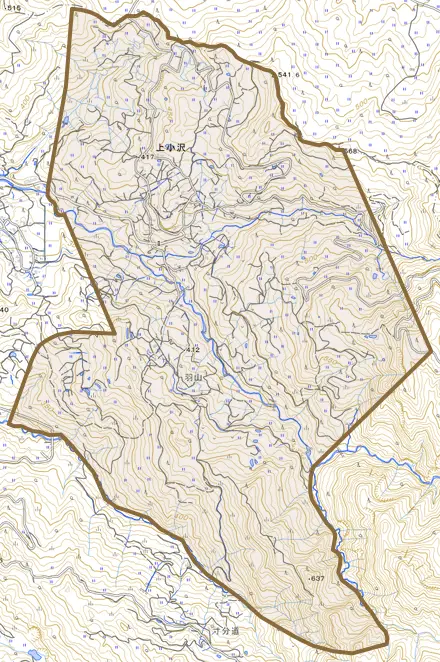 大字上小沢とその周辺の地図。町の範囲を重ねている