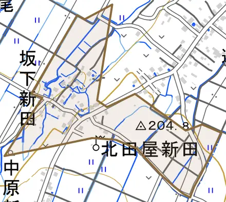 大字坂下新田とその周辺の地図。町の範囲を重ねている