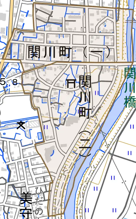 関川町とその周辺の地図。町の範囲を重ねている