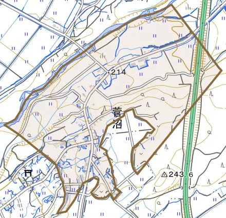 大字菅沼とその周辺の地図。町の範囲を重ねている