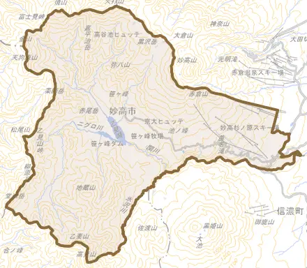 大字杉野沢とその周辺の地図。町の範囲を重ねている