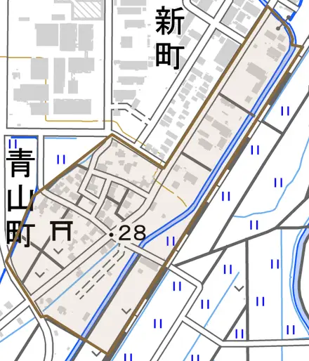 青山町とその周辺の地図。町の範囲を重ねている