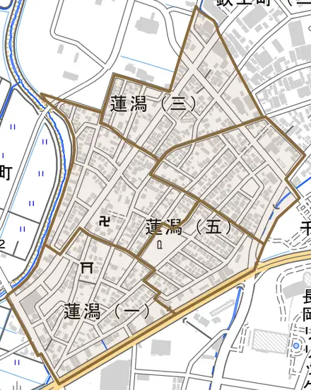 蓮潟とその周辺の地図。町の範囲を重ねている