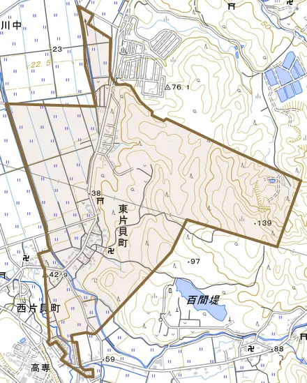 東片貝町とその周辺の地図。町の範囲を重ねている