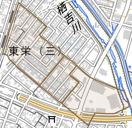 東栄とその周辺の地図。町の範囲を重ねている