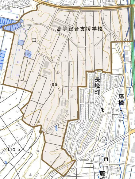 大字日越とその周辺の地図。町の範囲を重ねている