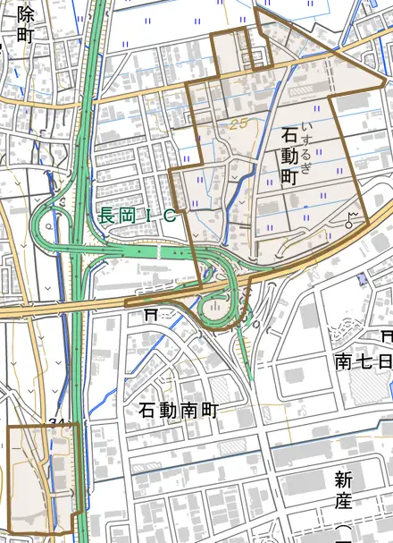 石動町とその周辺の地図。町の範囲を重ねている