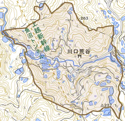川口荒谷とその周辺の地図。町の範囲を重ねている