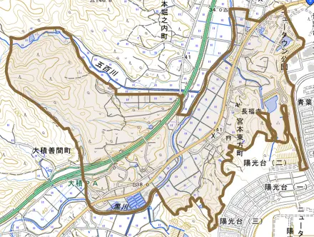 宮本東方町とその周辺の地図。町の範囲を重ねている