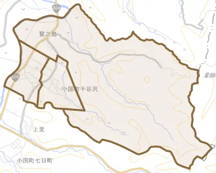 小国町千谷沢とその周辺の地図。町の範囲を重ねている