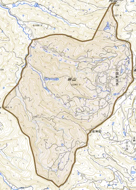 小国町法末とその周辺の地図。町の範囲を重ねている