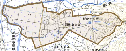 小国町上岩田とその周辺の地図。町の範囲を重ねている