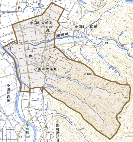 小国町太郎丸とその周辺の地図。町の範囲を重ねている