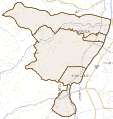 小国町横沢とその周辺の地図。町の範囲を重ねている