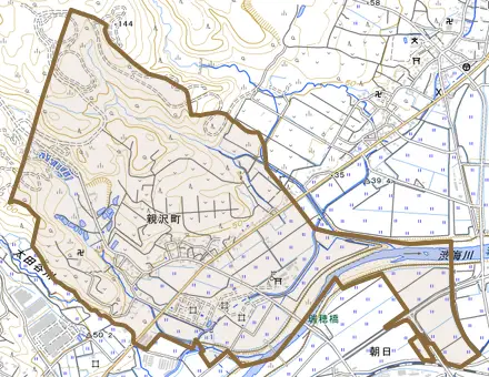 親沢町とその周辺の地図。町の範囲を重ねている