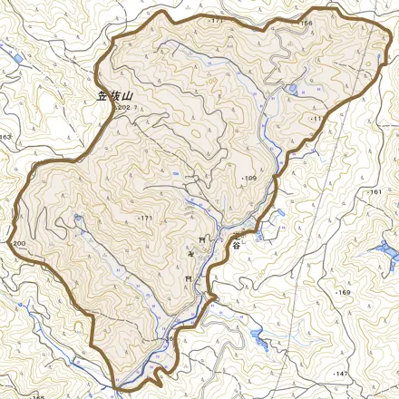 逆谷とその周辺の地図。町の範囲を重ねている