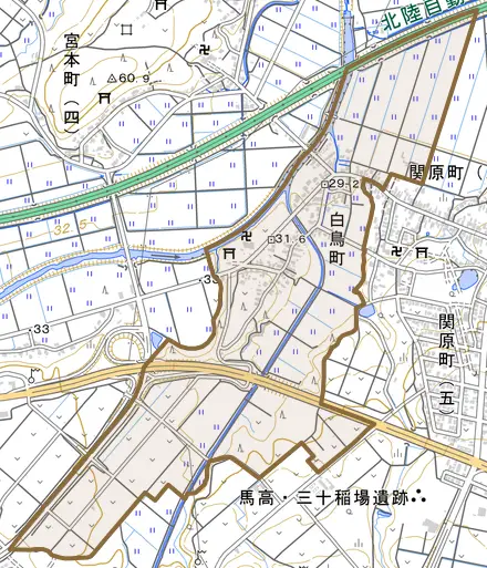 白鳥町とその周辺の地図。町の範囲を重ねている