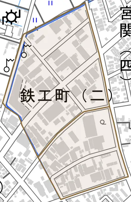 鉄工町とその周辺の地図。町の範囲を重ねている