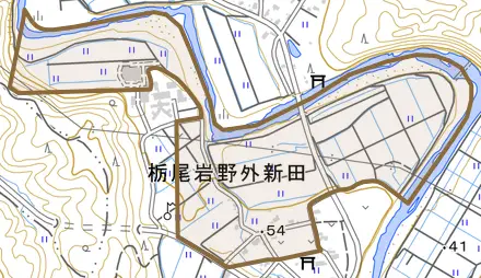 栃尾岩野外新田とその周辺の地図。町の範囲を重ねている