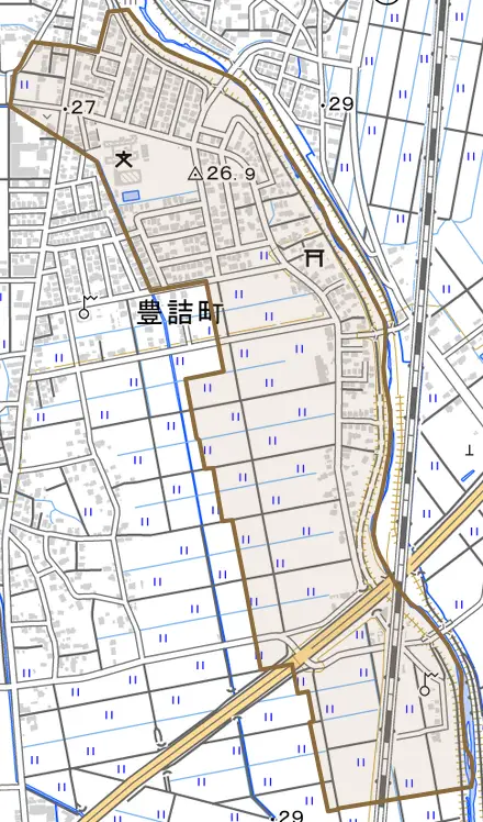 豊詰町とその周辺の地図。町の範囲を重ねている