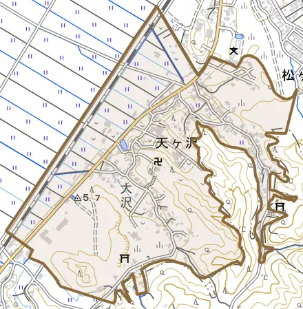 天ヶ沢とその周辺の地図。町の範囲を重ねている