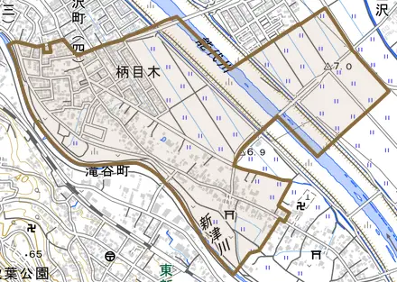 柄目木とその周辺の地図。町の範囲を重ねている