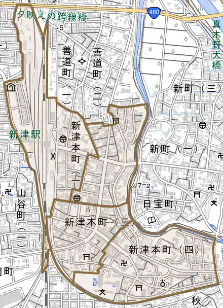 新津本町とその周辺の地図。町の範囲を重ねている