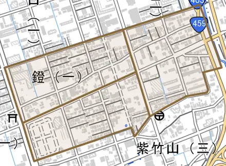 鐙とその周辺の地図。町の範囲を重ねている