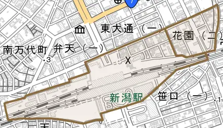 花園とその周辺の地図。町の範囲を重ねている