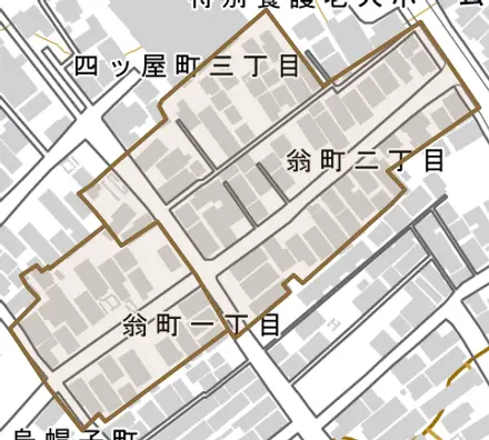 翁町とその周辺の地図。町の範囲を重ねている