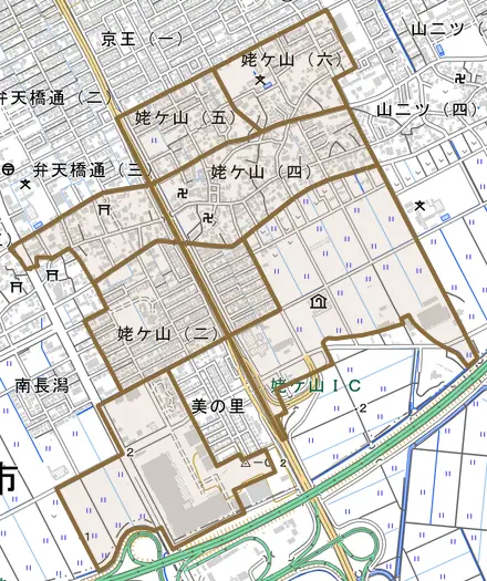 姥ケ山とその周辺の地図。町の範囲を重ねている