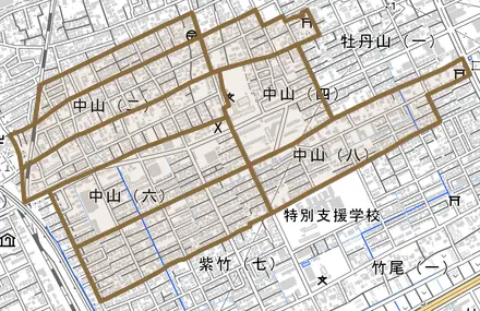 中山とその周辺の地図。町の範囲を重ねている