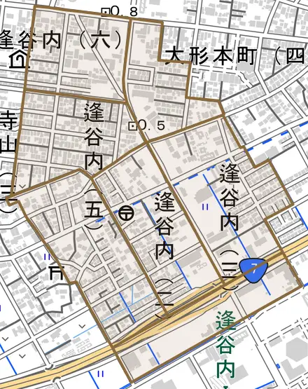 逢谷内とその周辺の地図。町の範囲を重ねている