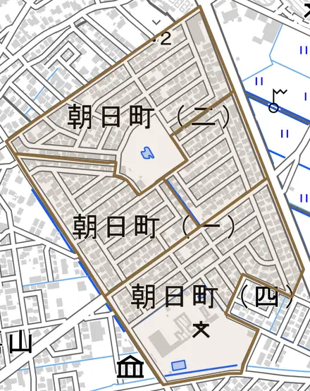 朝日町とその周辺の地図。町の範囲を重ねている