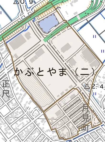 かぶとやまとその周辺の地図。町の範囲を重ねている