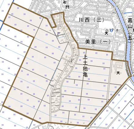 上土地亀とその周辺の地図。町の範囲を重ねている