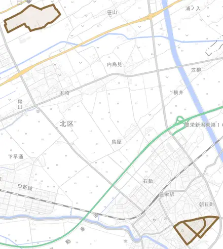東栄町とその周辺の地図。町の範囲を重ねている
