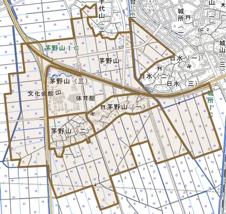 茅野山とその周辺の地図。町の範囲を重ねている