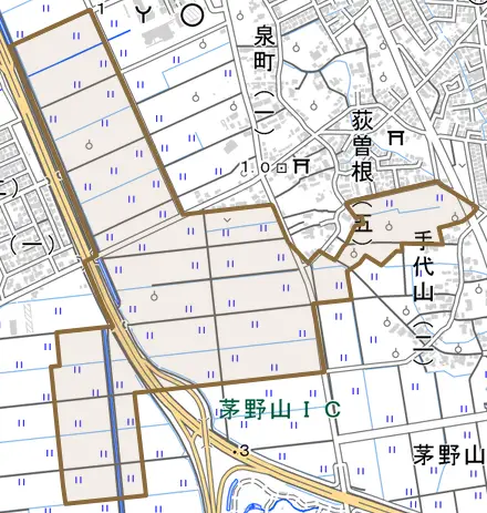 泥潟とその周辺の地図。町の範囲を重ねている