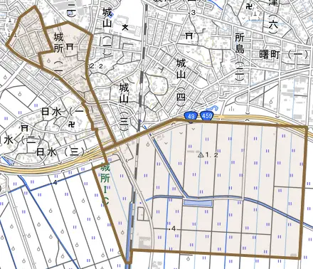 城所とその周辺の地図。町の範囲を重ねている