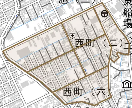 西町とその周辺の地図。町の範囲を重ねている
