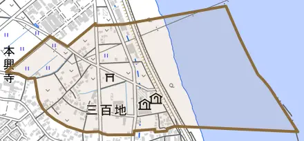 三百地とその周辺の地図。町の範囲を重ねている