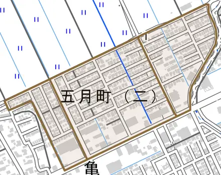 五月町とその周辺の地図。町の範囲を重ねている
