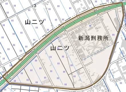 山二ツとその周辺の地図。町の範囲を重ねている
