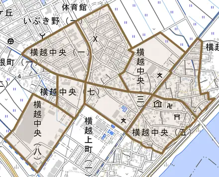 横越中央とその周辺の地図。町の範囲を重ねている