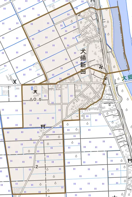 犬帰新田とその周辺の地図。町の範囲を重ねている